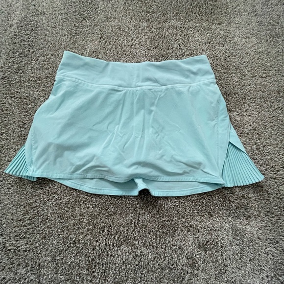Lululemon Play Off the Pleats Tennis/Golf Skirt- worn once- Sz 6 - Picture 2 of 5